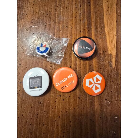 Set of 4 Pinbacks and 1 lapel Pin‎ EUC - Picture 1 of 6